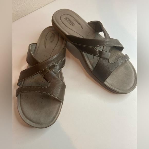 Keen~Brown Leather Criss Cross Strap Easy Slip-On Sandal~Rubber Outsole~Size 8.5 - Picture 1 of 12